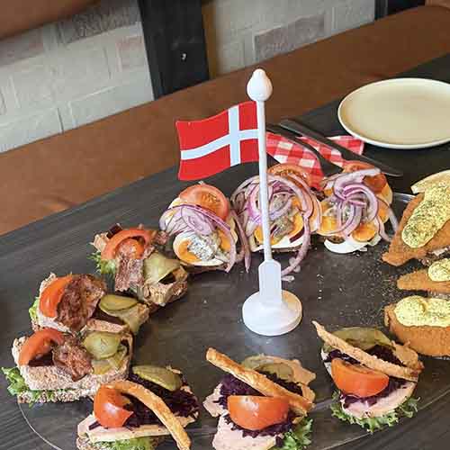 Tinas lille Danmark i Tomelilla erbjuder catering på Österlen